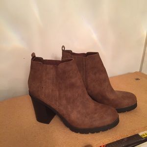 Chunky Heel Chelsea Boot